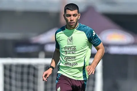 لاعب المكسيك: لم نركز على صيحات استهجان الجماهير